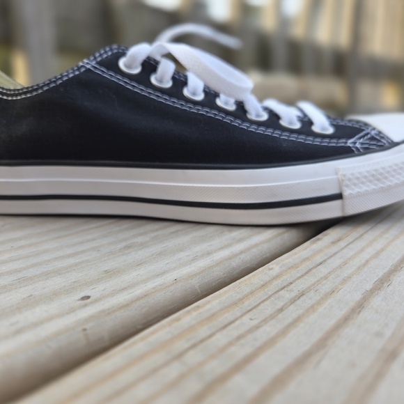 Men's Lowtop Converse Black and White Size 8.5 - Picture 2 of 13